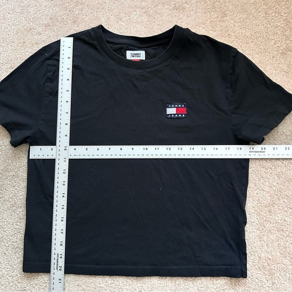 Tommy Jeans Tommy Hilfiger Vintage Short Sleeve Cropped Tee - Picture 6 of 8